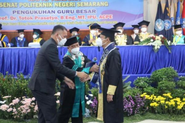 Kemdikbudristek Kukuhkan Totok Prasetyo Guru Besar Thermodinamika Polines