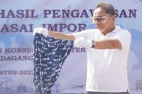 Alasan Zulhas Bakar Baju Bekas Impor Senilai Rp9 Miliar