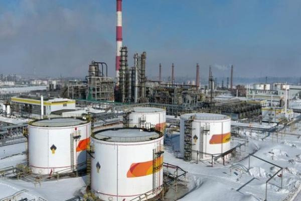 RI Pertimbangkan Borong Minyak Murah Rusia, Menteri ESDM: Ada Gak?