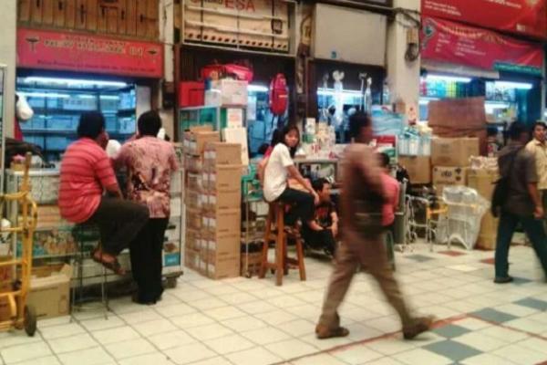 Buntut Larangan Obat Sirup, Pedagang Ngaku Tekor Ratusan Juta