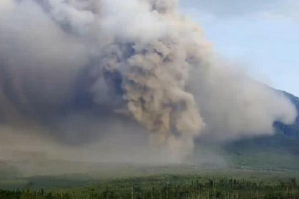 PVMBG Minta Masyarakat di Sekitar Gunung Semeru Waspada