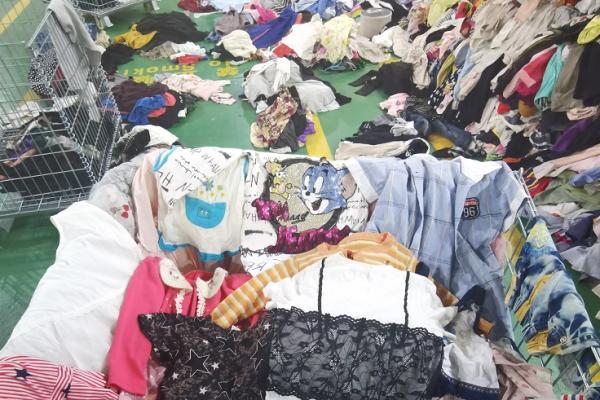 Kemendag Musnahkan Pakaian Bekas Impor Senilai Rp10 Miliar