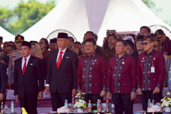 Presiden Jokowi dan Mentan Diapresiasi Petani di Penas XVI