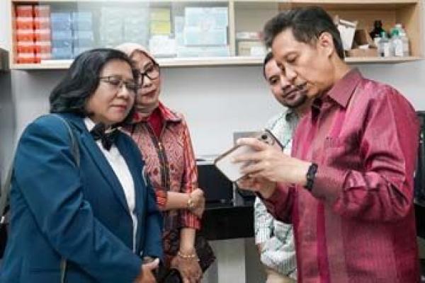 Kemenkes RI - ITB Berikan Alat Bantuan Pengembangan BGSI