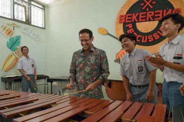 Nadiem Ingin Belajar Kunci Keberhasilan Sekolah Putri Ariani