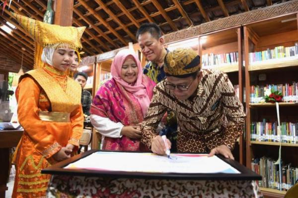 Mendes PDTT Tekankan Pentingnya Literasi untuk Masyarakat Desa