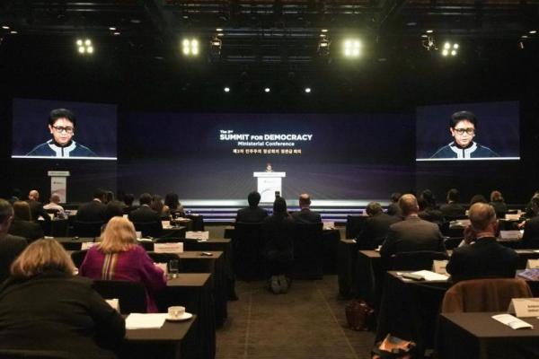 Menlu RI: Semua Negara Miliki Tanggung Jawab Cegah Demokrasi Gagal