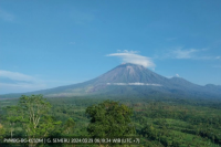 Masyarakat Sekitar Gunung Semeru Diimbau Waspadai Erupsi