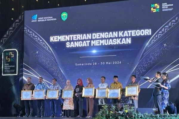 Kemenparekraf Raih Penghargaan Pengawasan Arsip