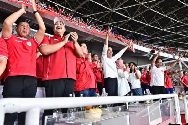 Jokowi Sumringah, Timnas Indonesia Cetak Sejarah