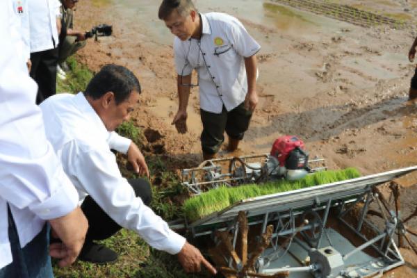 Mentan Amran Dorong Masifkan Mekanisasi Pertanian