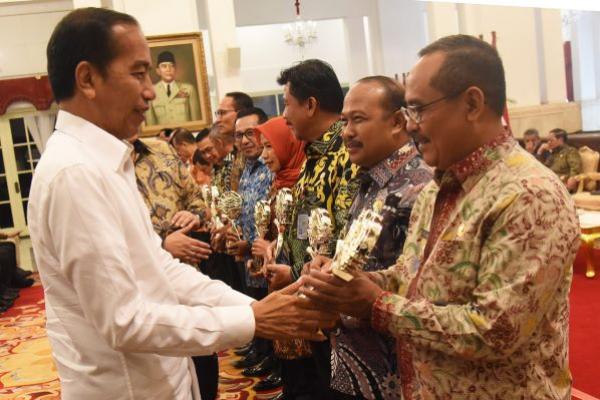 Jokowi Sebut Angka Inflasi Indonesia Terbaik di Dunia