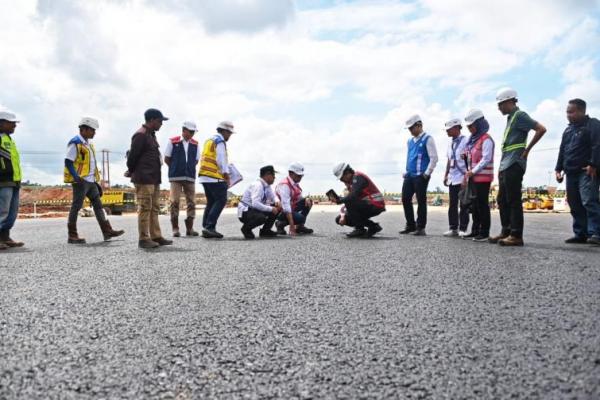 Menteri Perhubungan Tinjau Proyek Bandara IKN Jelang HUT Indonesia