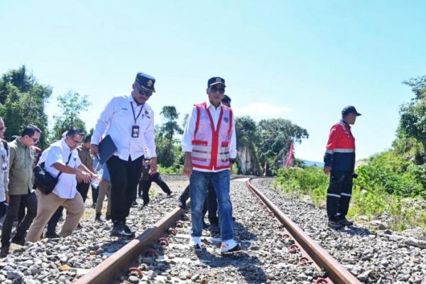 Menhub Tinjau Pembangunan Jalur Kereta Api Logistik Makassar-Parepare