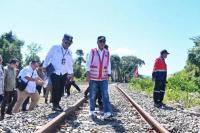 Menhub Tinjau Pembangunan Jalur Kereta Api Logistik Makassar-Parepare
