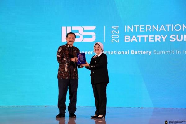 Menko Luhut Sebut Hilirisasi Nikel Perkuat Industri Baterai