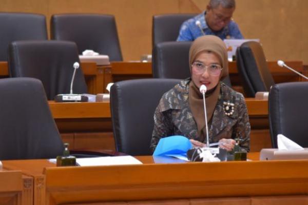 DPR Soroti Aturan Penyediaan Alat Kontrasepsi untuk Remaja