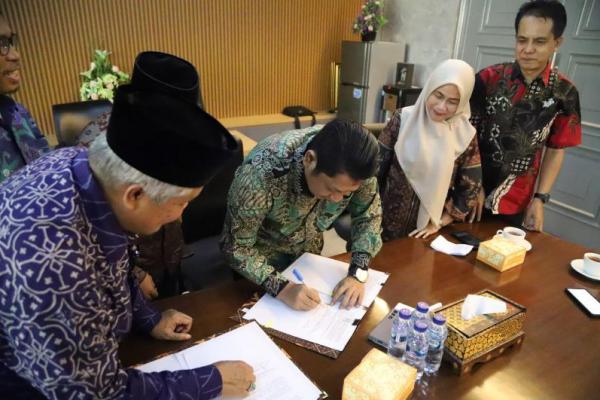 Pemkab Lombok Barat Hibahkan Tanah Seluas 3,1 Hektare kepada Kemenag