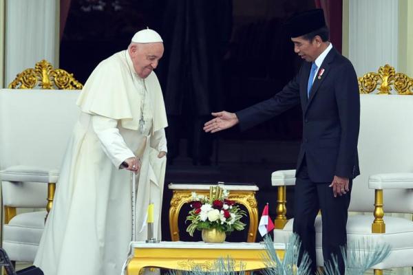 Jokowi Sebut Kunjungan Paus Siratkan Pentingnya Rayakan Perbedaan