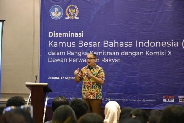 Alasan Kemendikbud Ristek Terus Kembangkan Kamus Besar Bahasa Indonesia