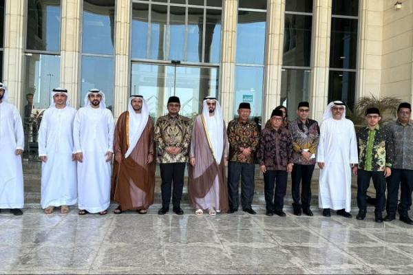 Kunjungi UEA, Menag Bahas Kerja Sama Zakat dan Wakaf