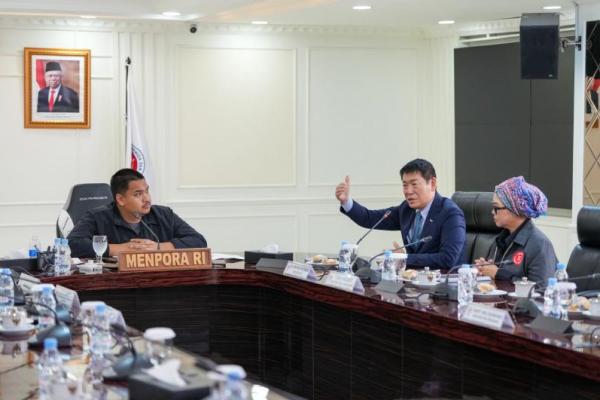 Menpora Jamu Presiden FIG, Bahas Kejuaraan Dunia Senam 2025