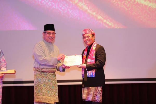 Taufiq Ismail Peroleh Anugerah Sastra Mastera Brunei Darusalam