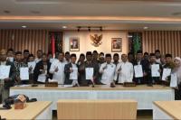 Kemenag Serahkan 100 SK Izin Operasional Lembaga Pesantren Formal