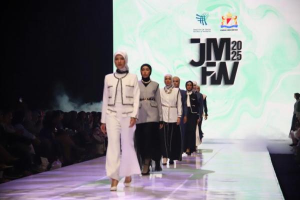 Gelar JMFW, Kemendag Lahirkan Desainer Muda Bertalenta