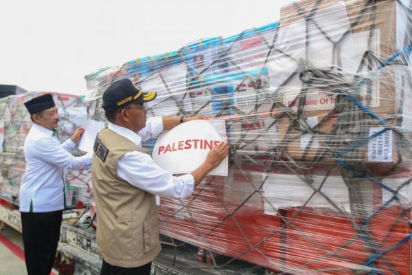 Menko PMK Lepas Pengiriman Bantuan ke Timur Tengah Senilai Tiga Juta USD