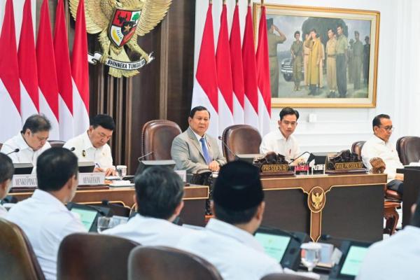 Prabowo Ingatkan Menteri Tak Bahas Hal Rawan Lewat Telepon