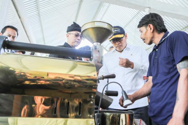 Sokong Swasembada Pangan, Wamentan Ajak Petani Sawit Tanam Padi Gogo