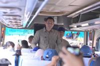 Didampingi Menteri Iftitah, Menko AHY Lepas Puluhan Transmigran