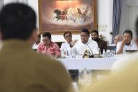 Wamentan Minta Bulog Serap Hasil Panen Raya Petani