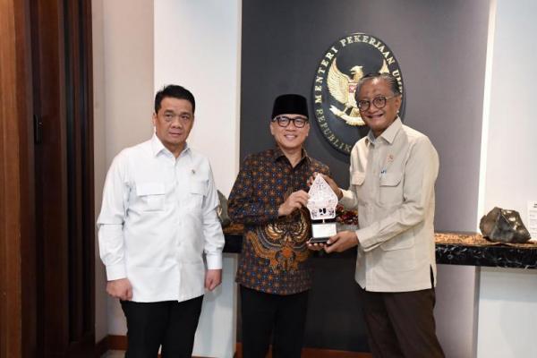 Mendes dan Menteri PU Bakal Tuntaskan Jalan Rusak di Desa