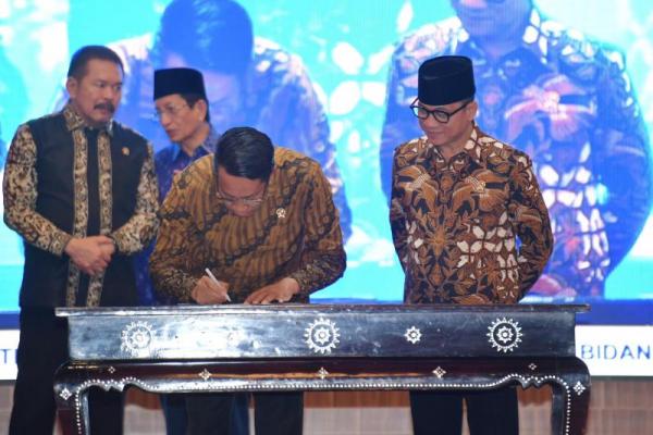 Mendes dan Menkum Tandatangani MoU, Fokus ke BUMDes