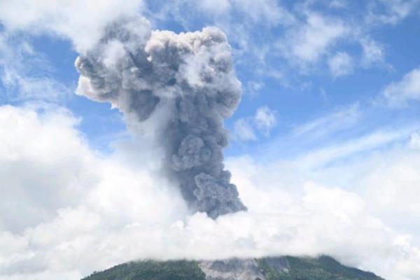 PVMBG Turunkan Status Gunung Ibu Jadi Level Siaga