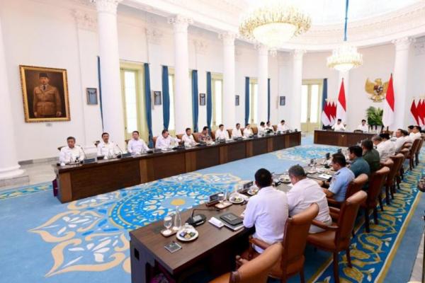 Momen saat Presiden Prabowo Subianto memimpin sidang perdana Dewan Pertahanan Nasional (DPN) (Foto: Setkab)
