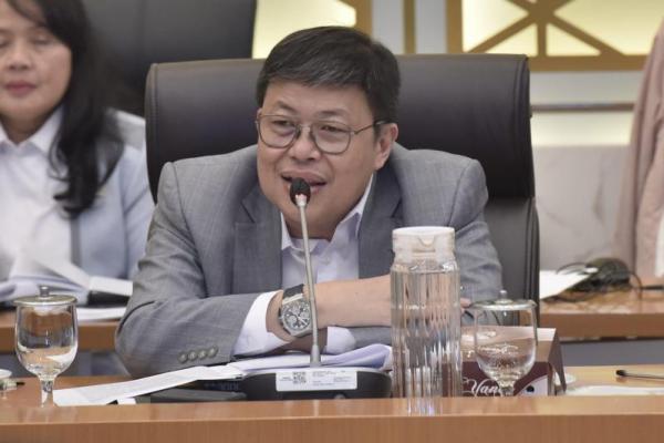 DPR Bakal Cecar Menteri Kehutanan Soal Kayu Gelondongan Terseret Banjir