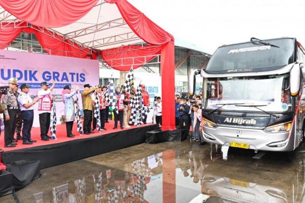 Menhub Lepas Keberangkatan 520 Bus Mudik Gratis