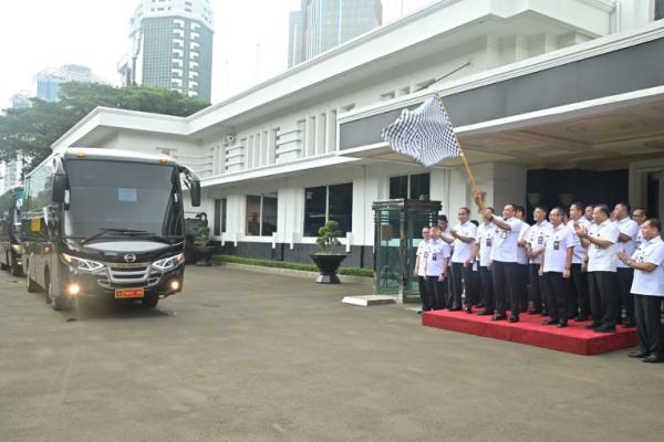Kemhan Lepas 910 Pegawai Mudik Gratis Lebaran