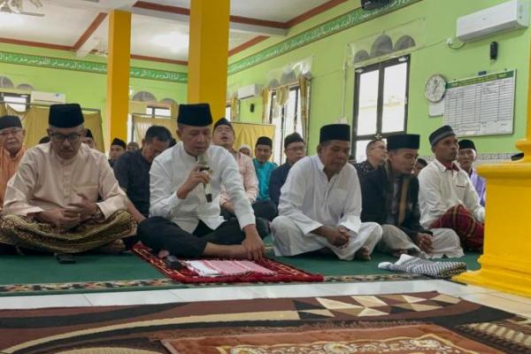 Di Rempang, Mentrans Serahkan 1.000 Bingkisan Lebaran dari Prabowo