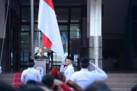 Mendikdasmen, Abdul Mu’ti memimpin upacara peringatan Hari Pendidikan Nasional (Hardiknas) Tahun 2025 di Bogor, Jawa Barat, Jumat (Foto: Ist)