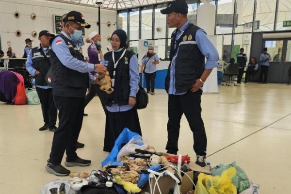 Jemaah Haji Indonesia Diimbau Tak Bawa Payung ke Kabin Pesawat