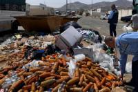 Duh, Ribuan Botol Air Zamzam Terbuang Sia-sia