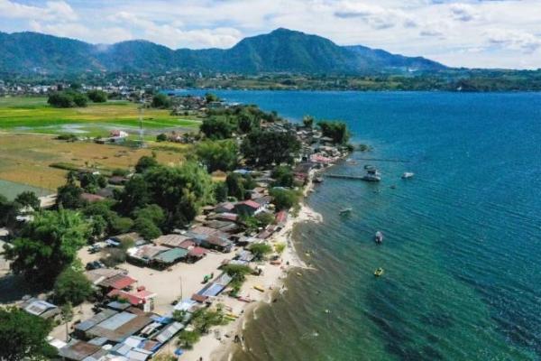 Wamenpar Dorong Pemaksimalan Potensi Pantai Bulbul di Danau Toba