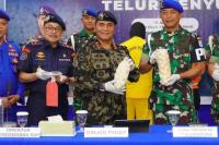 Direktur Jenderal Pengawasan Sumber Daya Kelautan dan Perikanan (PSDKP) KKP Pung Nugroho Saksono (kedua kanan) (Foto: KKP)