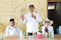 Wakil Menteri Transmigrasi (Wamentrans) Viva Yoga Mauladi saat melakukan kunjungan kerja ke desa Desa Sumber Makmur, Kecamatan Gane Timur, Kabupaten Halmahera Selatan, Provinsi Maluku Utara, Jumat (Foto: Ist/Kementrans)