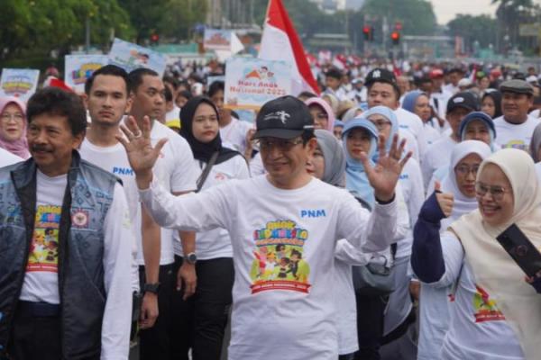 Menteri Agama, Nasaruddin Umar saat mengikuti jalan sehat di Hari Anak Nasional 2025 di Jakarta (Foto: kemenag) 