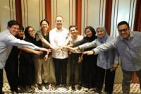  Wakil Ketua MPR RI Eddy Soeparno bertemu pemuda peduli lingkungan yang tergabung dalam Pandawara Grup di Bandung, Selasa (Foto: MPR)